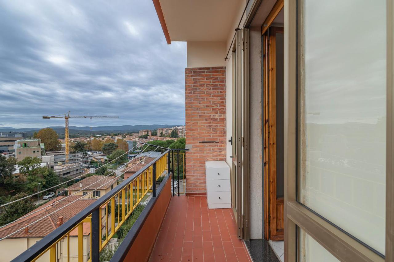 Comfy Flat Steps Away From Siena Station! Apartment Exterior photo