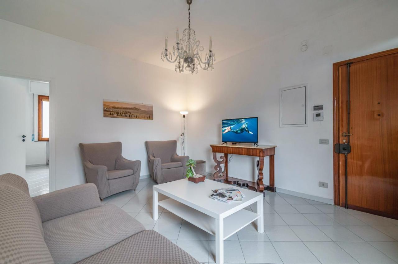 Comfy Flat Steps Away From Siena Station! Apartment Exterior photo