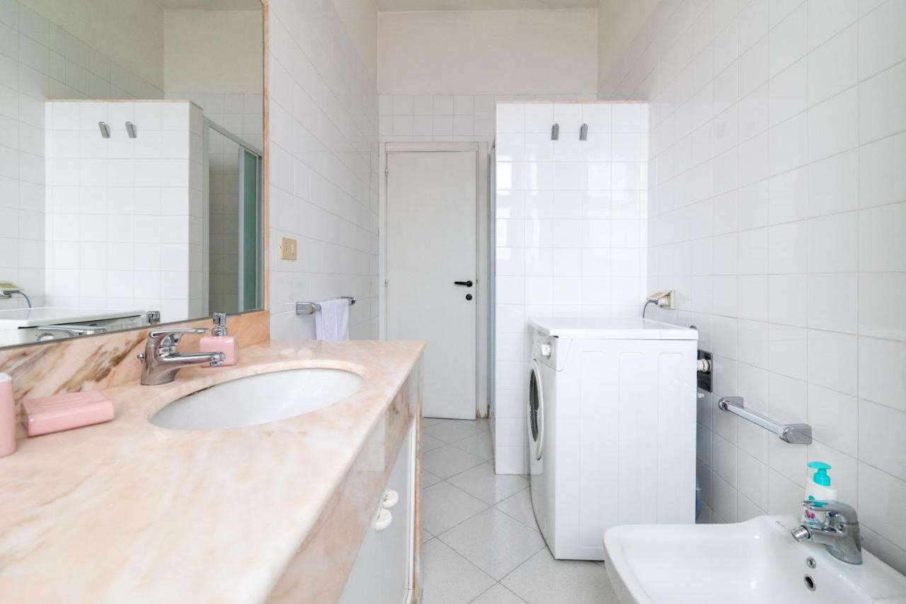 Comfy Flat Steps Away From Siena Station! Apartment Exterior photo